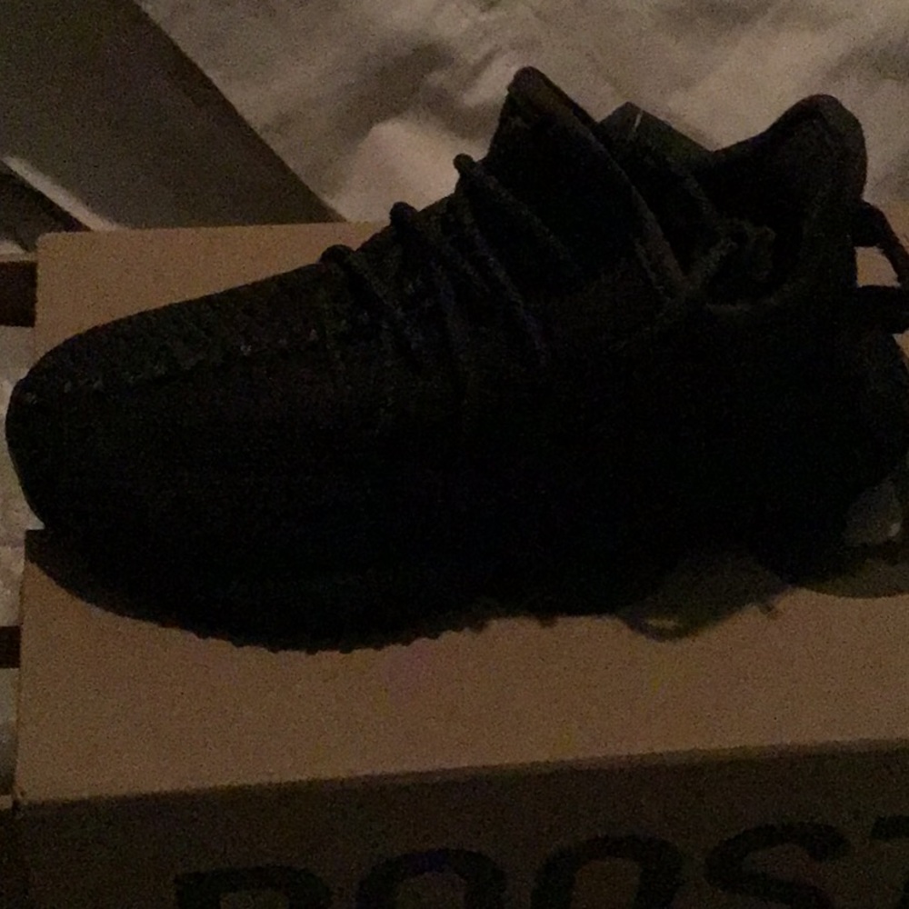 Yeezy - Picture 2 of 4